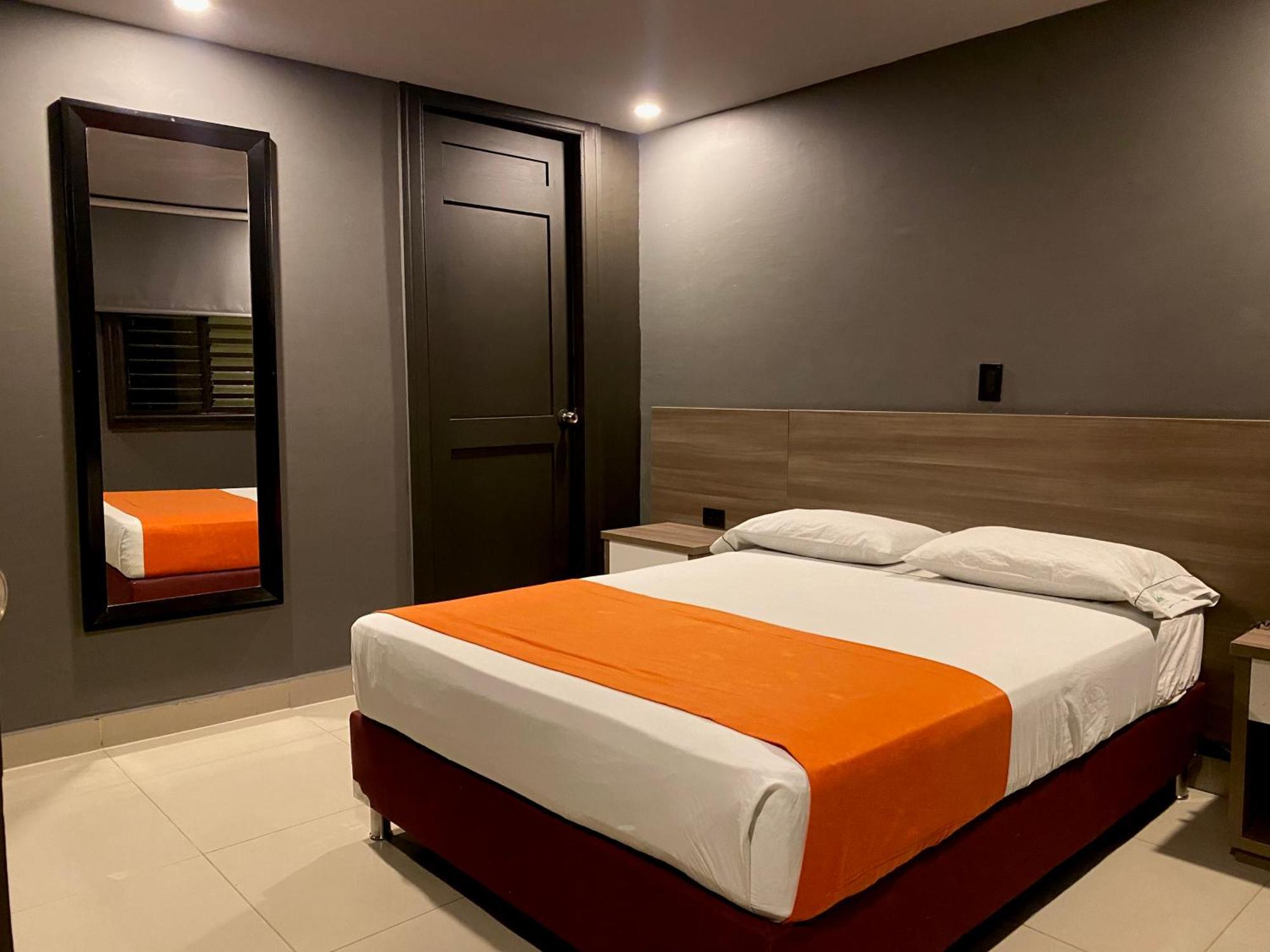 Hotel Latino מדיין מראה חיצוני תמונה